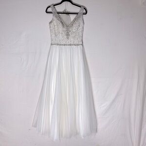 Allure Bridals White Wedding Dress With Veil 10